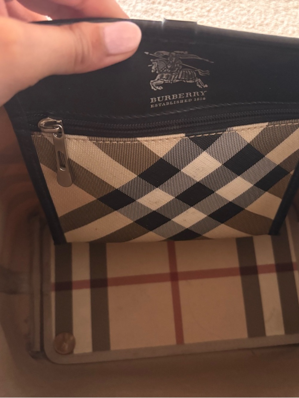 Vintage Burberry Tote Bag. Black Patent Leather Straps. Classic Plaid. - Picture 5 of 6